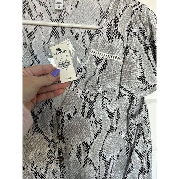 New With Tags EXPRESS Tie-Waist Flutter-Sleeve Snake Print Blouse, Women's Sz XS - Picture 4 of 6